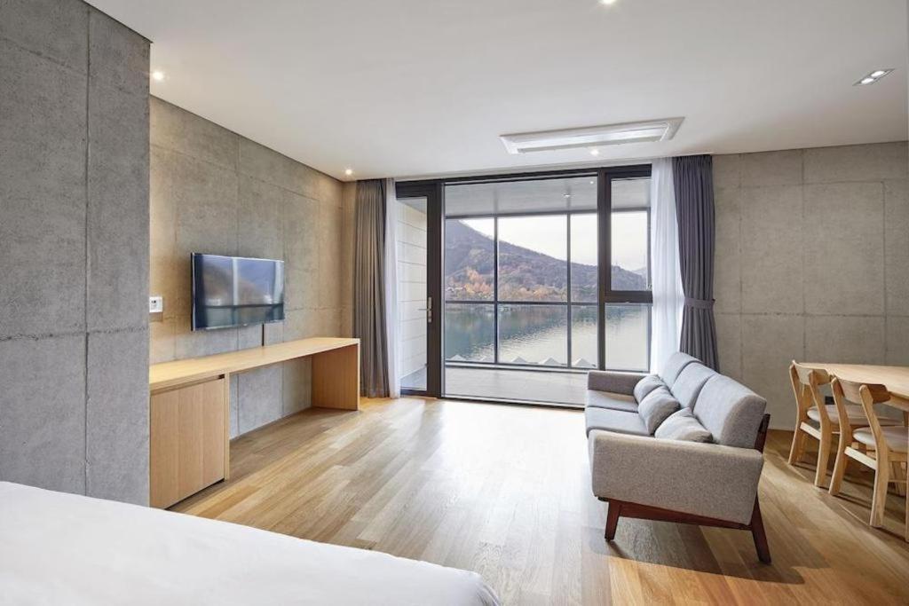 Hotel Haus 加平 外观 照片