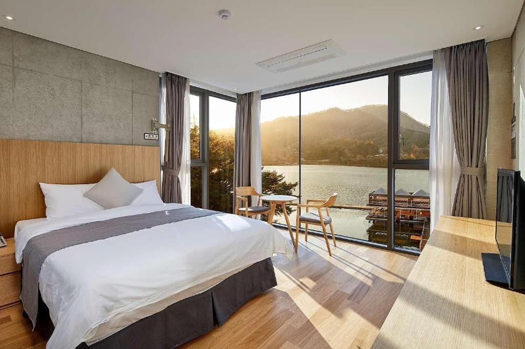 Hotel Haus 加平 外观 照片