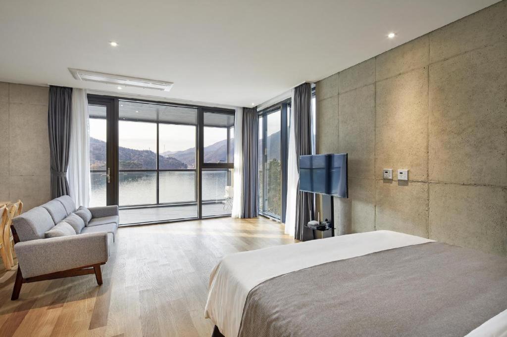 Hotel Haus 加平 外观 照片