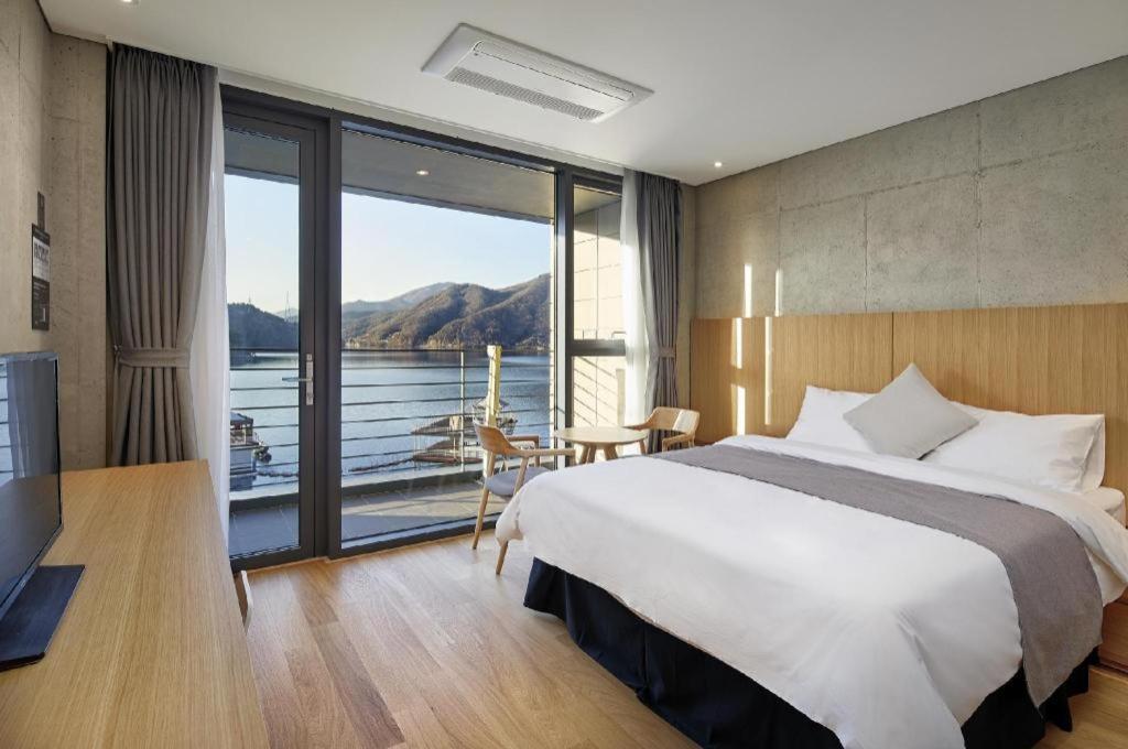 Hotel Haus 加平 外观 照片