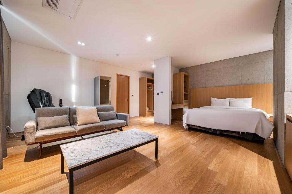 Hotel Haus 加平 外观 照片